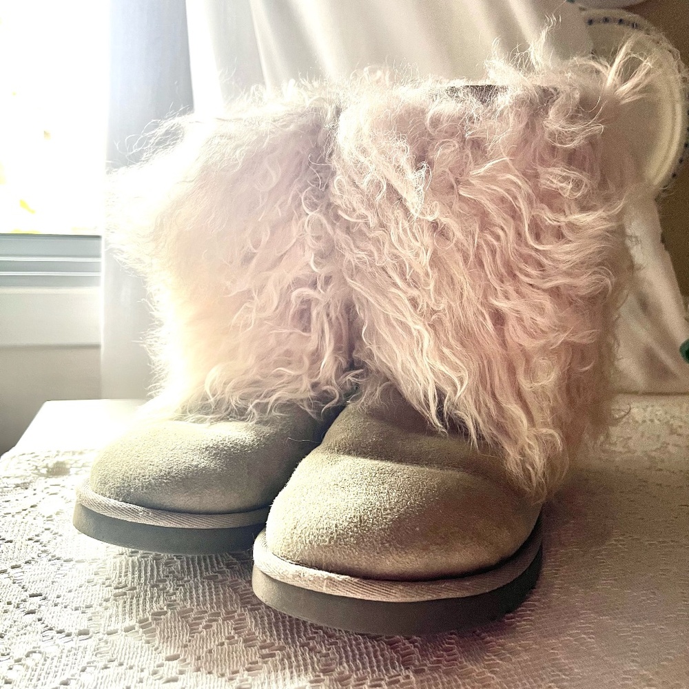 UGG Australia Mongolian Fur Boots Size 6 US